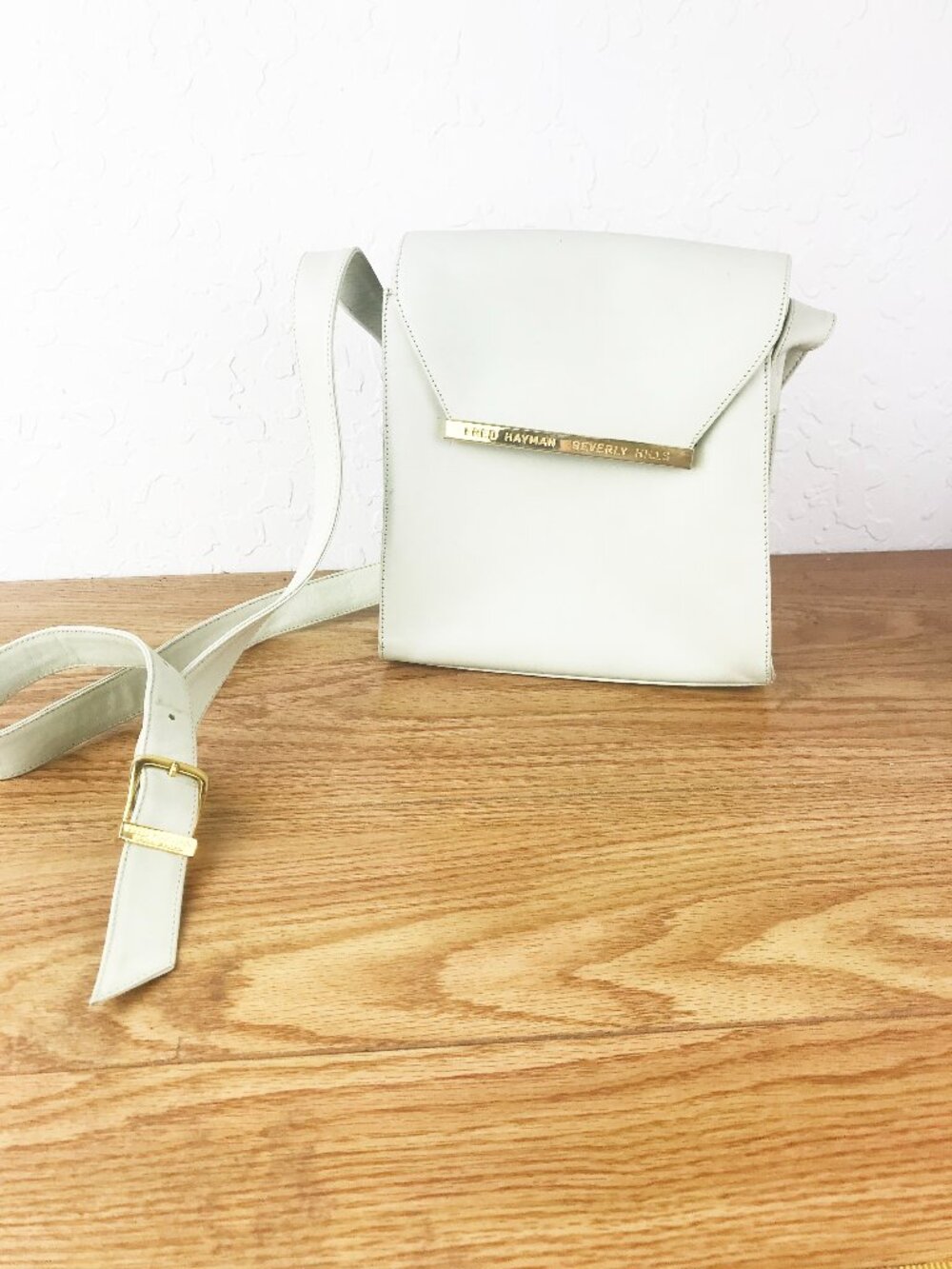 Fred Hayman Beverly Hills Cream Leather Crossbody Bag – Gold Hardware & Red Inte